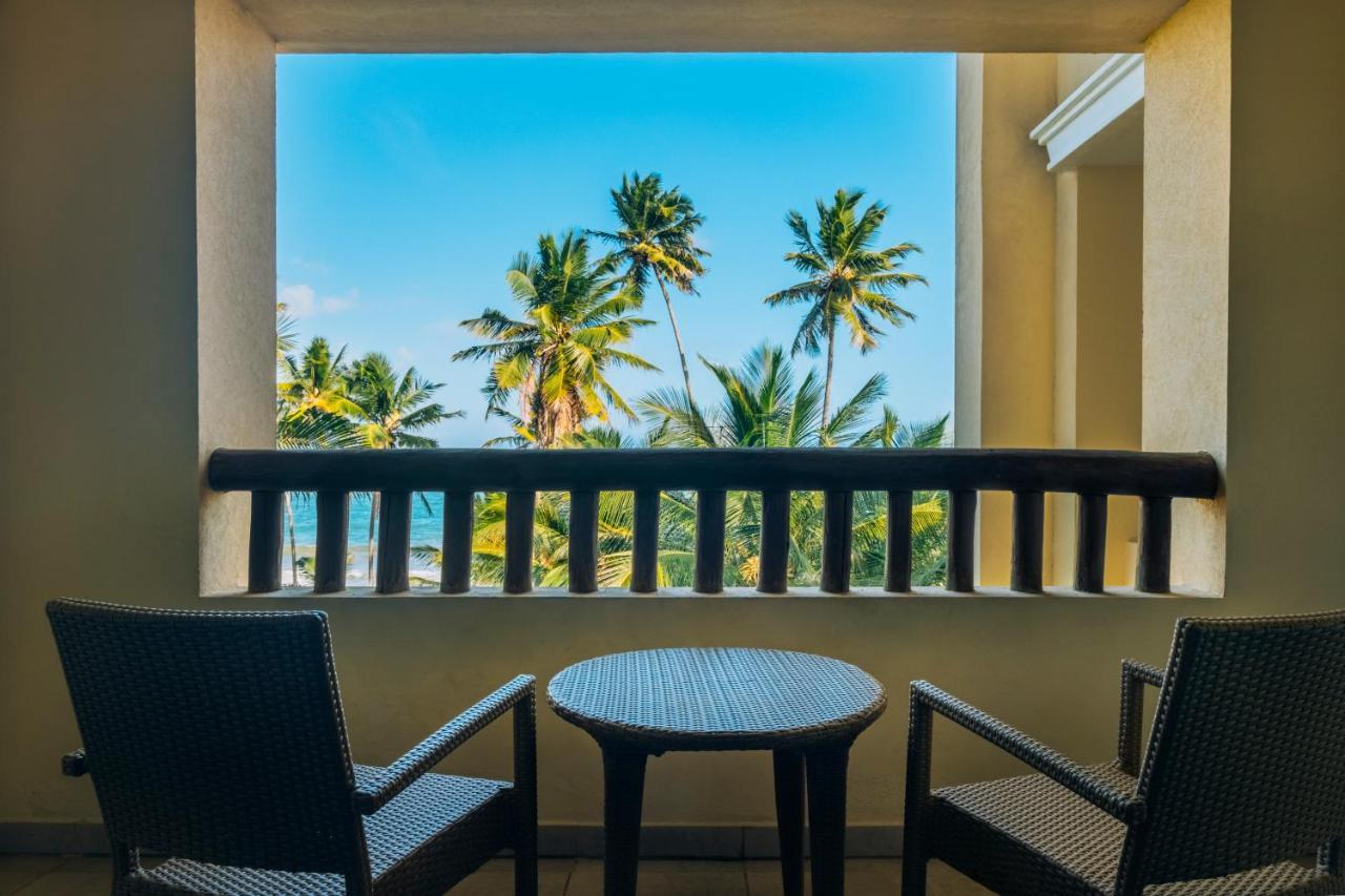 Iberostar Waves Bahia Hotel Praia do Forte Exterior foto A view from a room at the Hilton La Romana