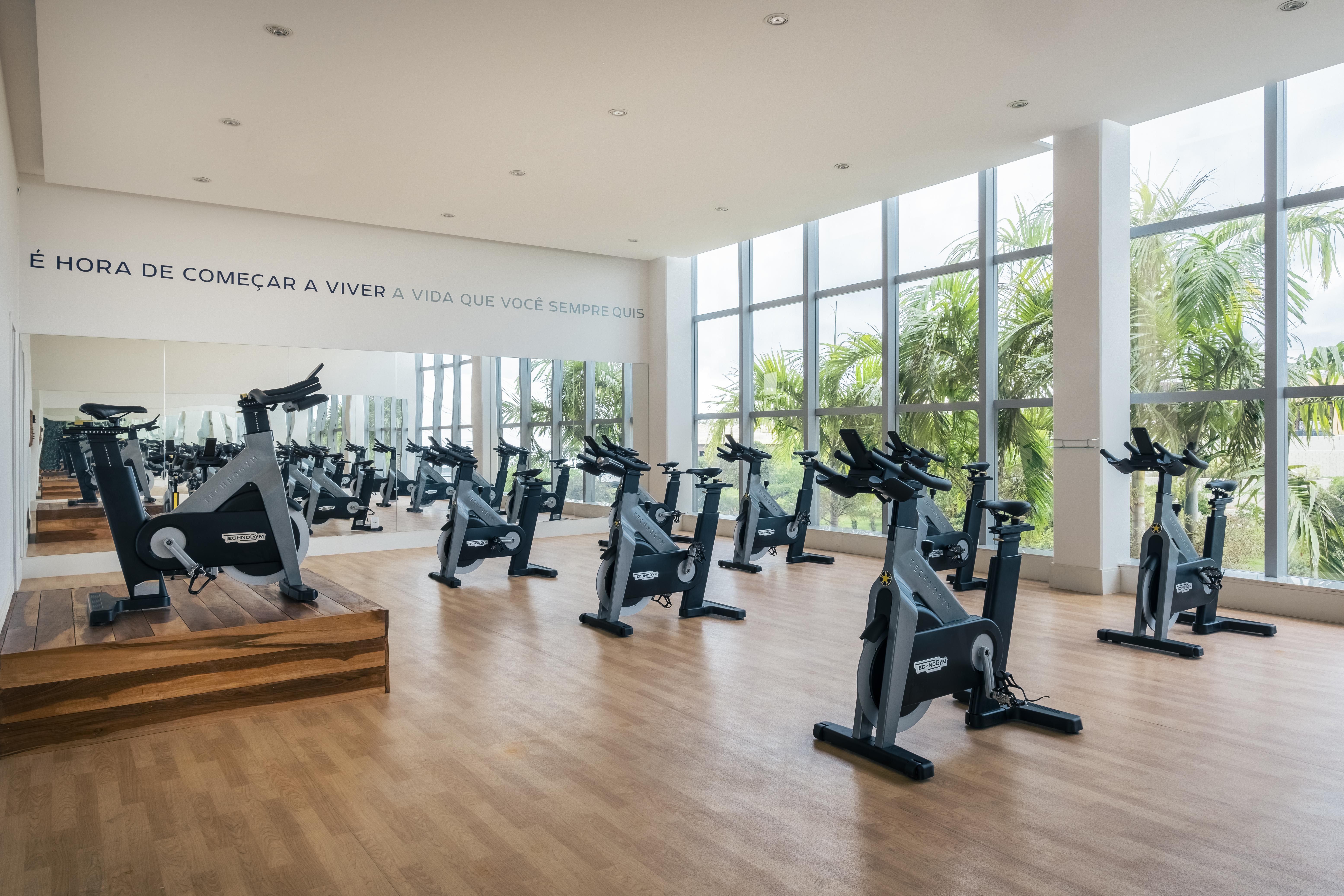 Iberostar Waves Bahia Hotel Praia do Forte Exterior foto A spinning class