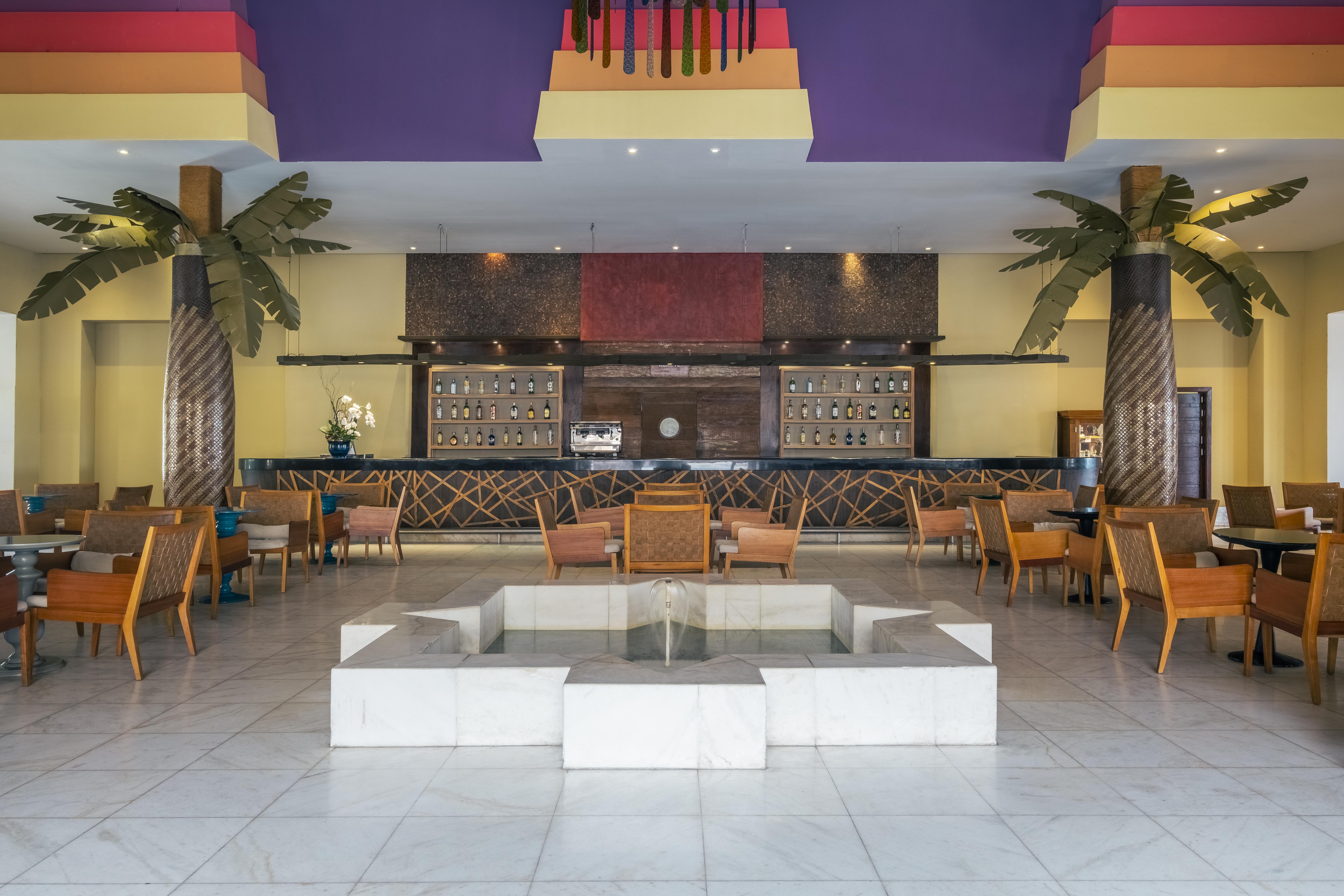 Iberostar Waves Bahia Hotel Praia do Forte Exterior foto The lobby of the hotel
