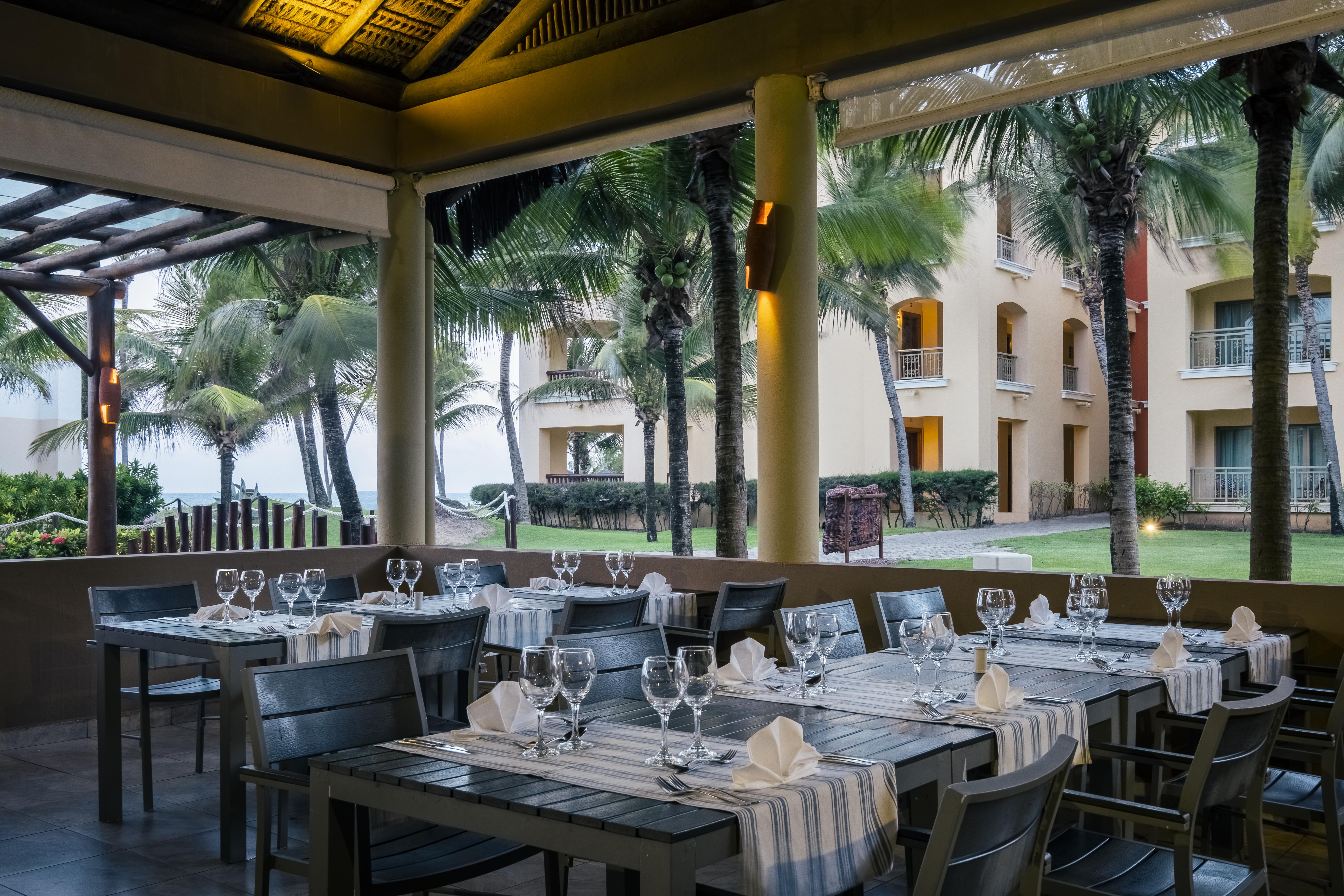 Iberostar Waves Bahia Hotel Praia do Forte Exterior foto The Beach Club