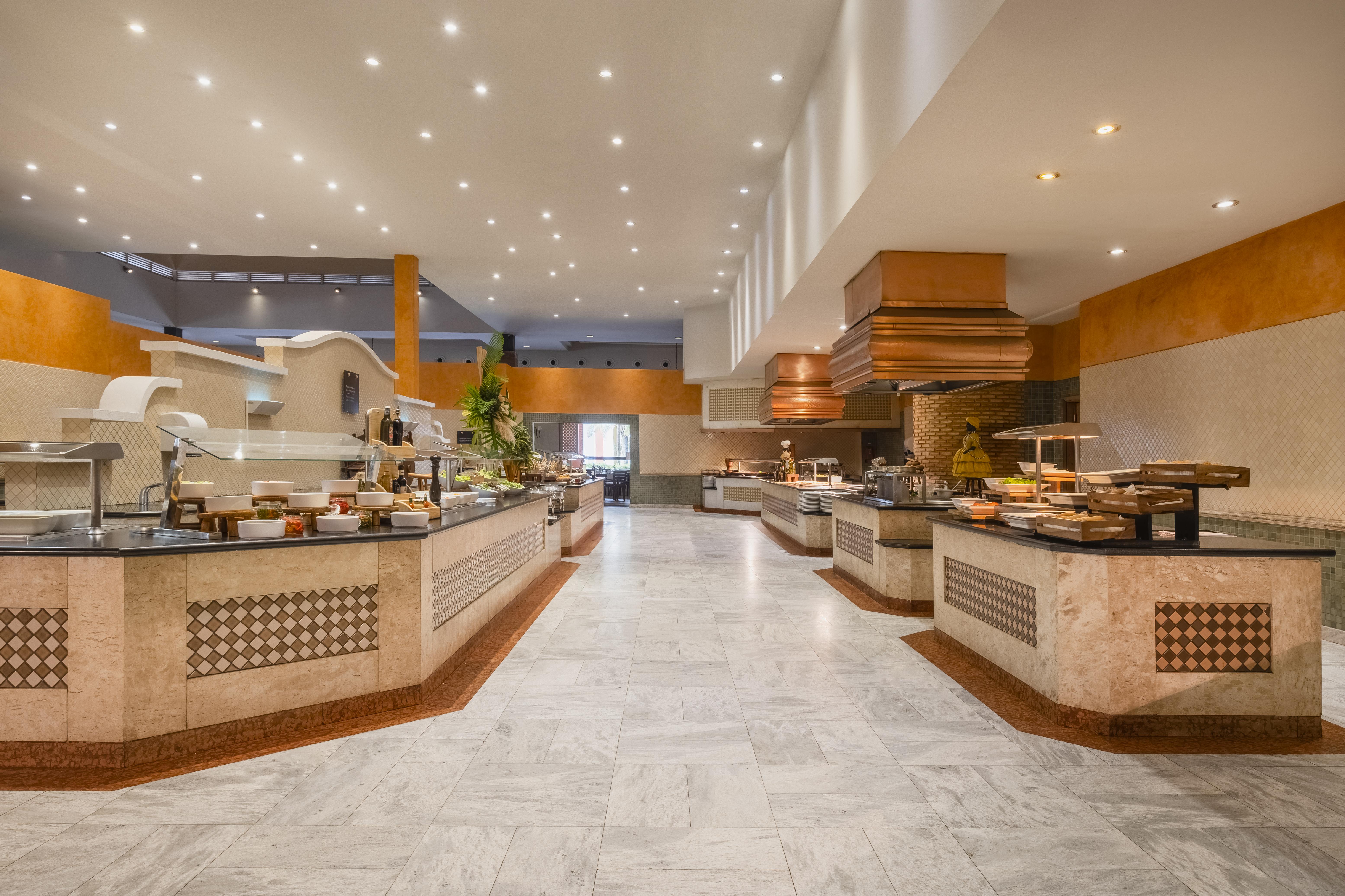 Iberostar Waves Bahia Hotel Praia do Forte Exterior foto The buffet at the hotel